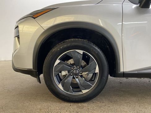 Used 2024 Nissan Rogue SV image 11