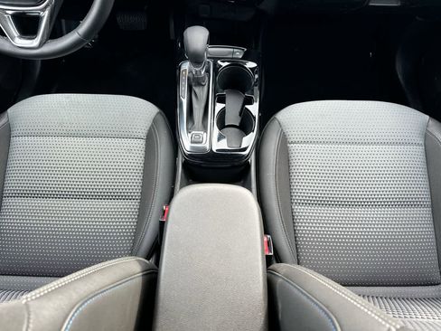 Used 2025 Chevrolet Trax LT w/ LT Convenience Package image 30