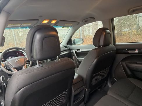 Used 2015 Kia Sorento LX image 24