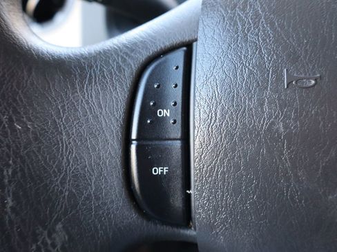 Used 2009 Ford E-350 and Econoline 350 Super Duty Wagon image 31