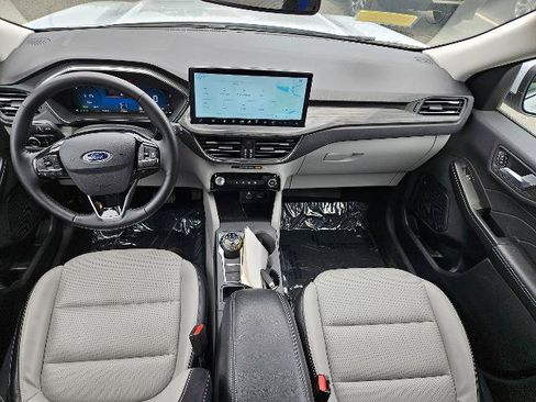 Certified 2025 Ford Escape Platinum w/ Class II Trailer Tow Package AWD/4WD image 13