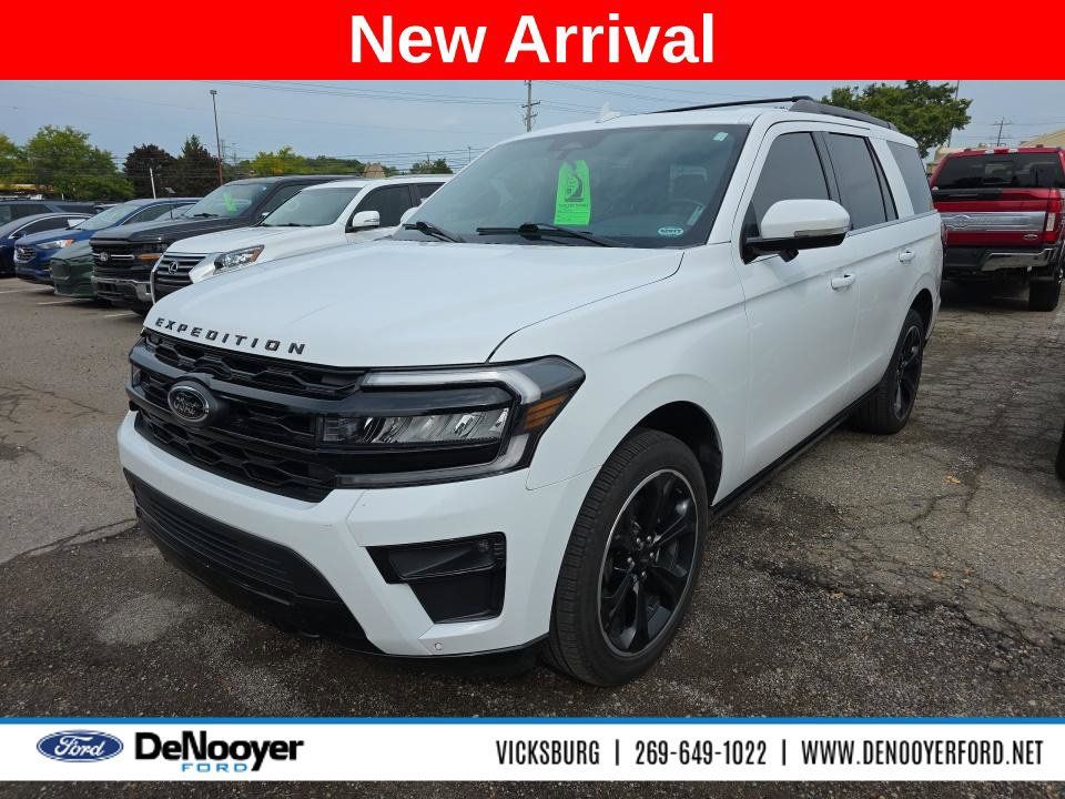 Used 2023 Ford Expedition Limited AWD/4WD image 1