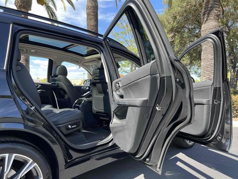 Used 2022 BMW X7 xDrive40i w/ Premium Package image 61