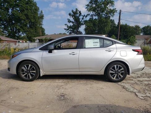 New 2025 Nissan Versa SV w/ Trunk Package FWD image 3