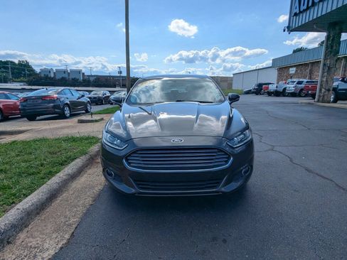 Used 2016 Ford Fusion SE w/ Equipment Group 202A FWD image 2