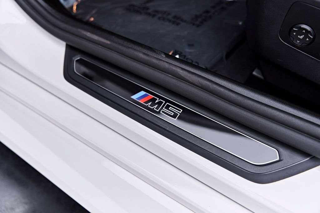 Used 2026 BMW M5 w/ Carbon Package AWD/4WD image 44