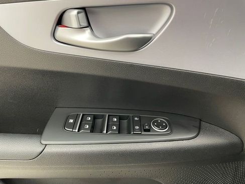 Used 2024 Kia Forte LXS image 9