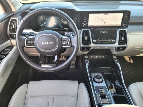 Used 2023 Kia Sorento SX Prestige w/ Panoramic Sunroof Package image 18