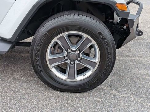 Used 2019 Jeep Wrangler Unlimited Sahara AWD/4WD image 11