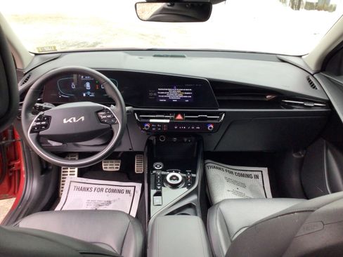 Used 2023 Kia Niro SX Touring FWD image 17