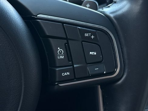 Used 2019 Jaguar XE Premium RWD image 32