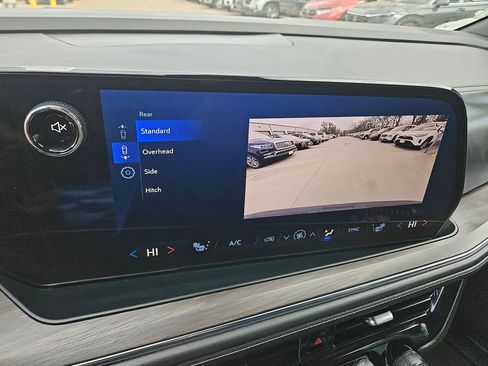 Used 2025 Chevrolet Suburban Z71 image 22