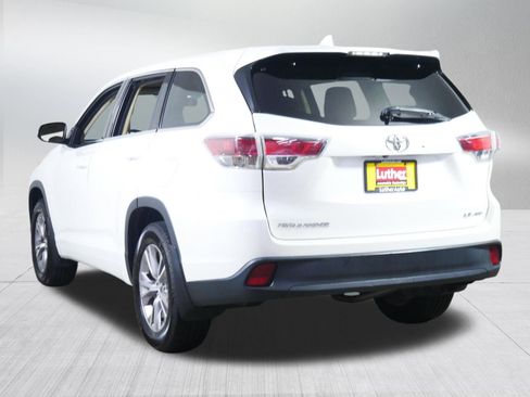 Used 2016 Toyota Highlander Plus AWD/4WD image 5