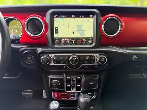 Used 2022 Jeep Wrangler Unlimited Rubicon w/ Dual Top Group AWD/4WD image 20