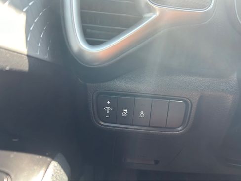 Used 2023 Kia Soul LX w/ LX Technology Package FWD image 23