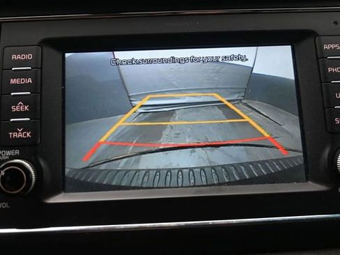 Used 2017 Kia Sedona LX w/ LX Essentials Premium Package FWD image 19