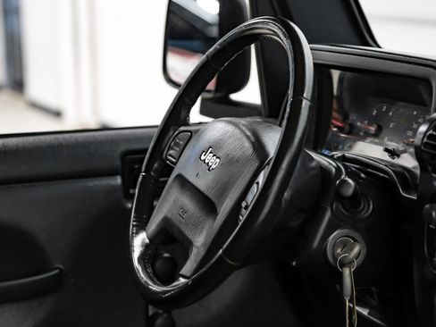 Used 2004 Jeep Wrangler Rubicon w/ Dual Top Group image 18