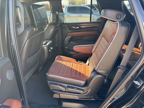 Used 2024 GMC Yukon Denali Ultimate image 11