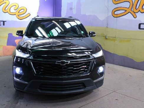 Used 2023 Chevrolet Traverse RS image 3