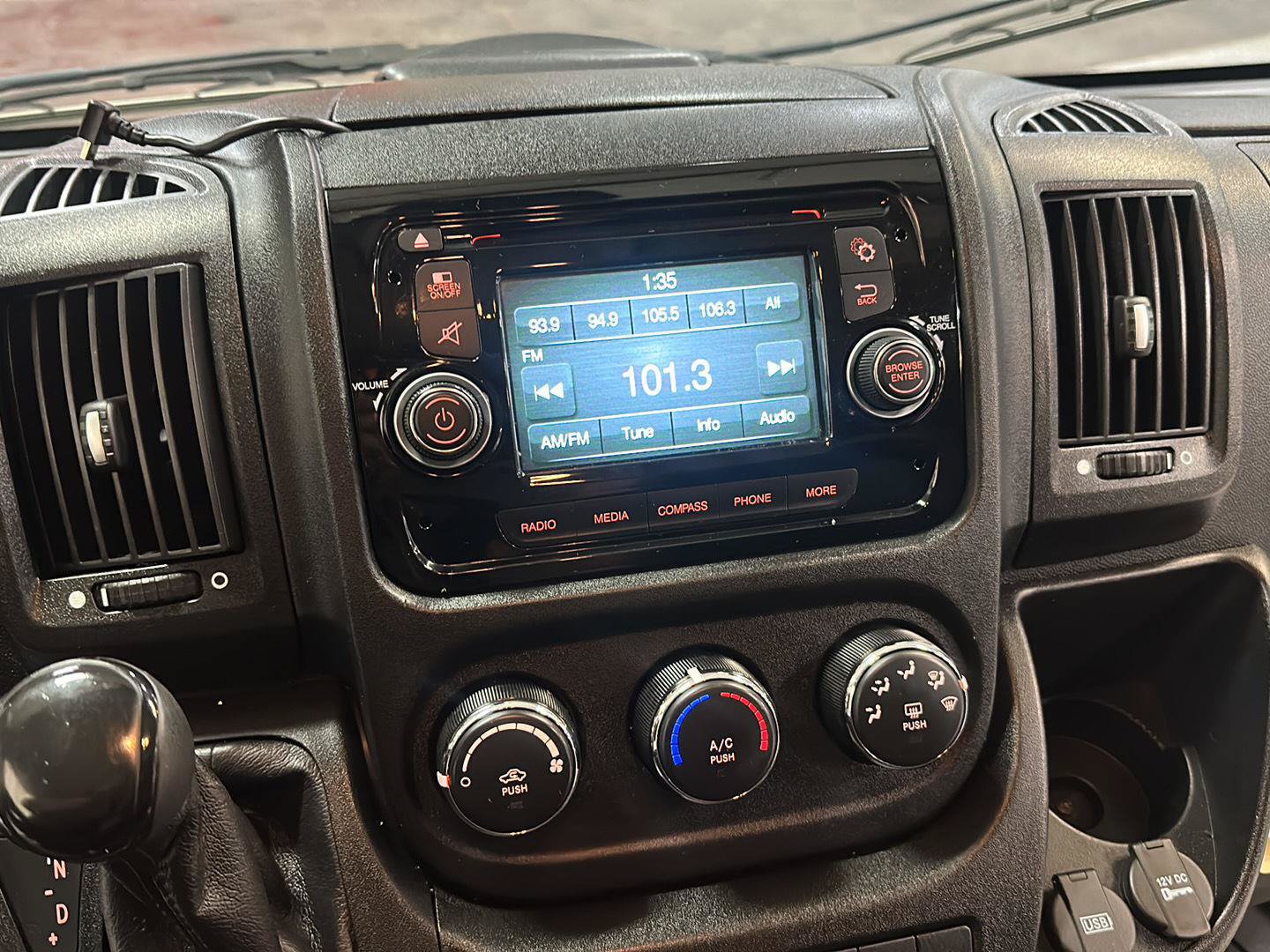 Used 2017 RAM ProMaster 2500 w/ Premium Appearance Group FWD image 19