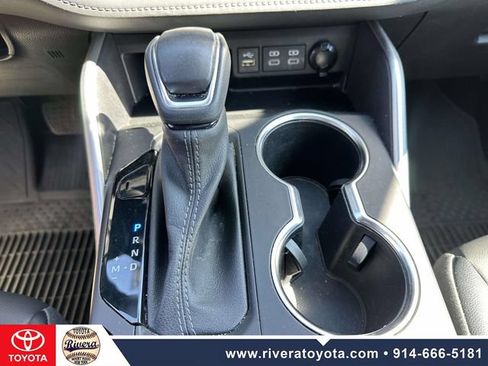Used 2023 Toyota Highlander XLE AWD/4WD image 30