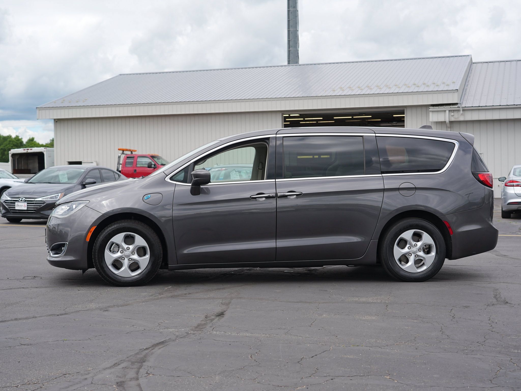 Used 2017 Chrysler Pacifica Touring Plus FWD image 7