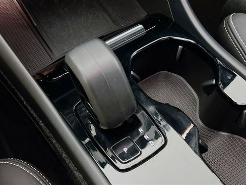 Used 2022 Volvo XC40 P8 Recharge Ultimate image 17