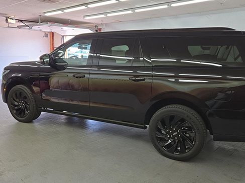 New 2025 Lincoln Navigator L Reserve w/ Jet Appearance Package image 10