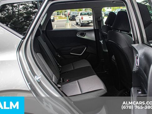 Used 2025 Kia Soul LX w/ LX Technology Package FWD image 18