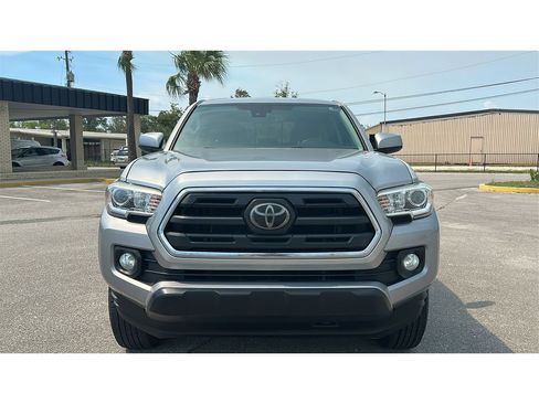 Used 2018 Toyota Tacoma SR5 RWD image 8