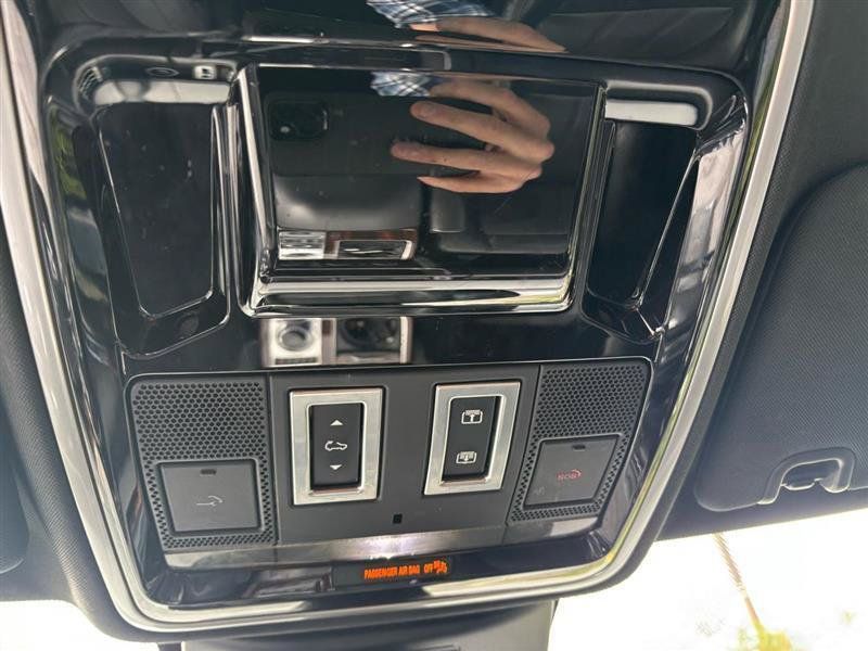 Used 2017 Land Rover Range Rover HSE AWD/4WD image 24