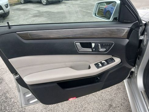 Used 2014 Mercedes-Benz E 350 4MATIC Sedan w/ Premium 1 Package image 9