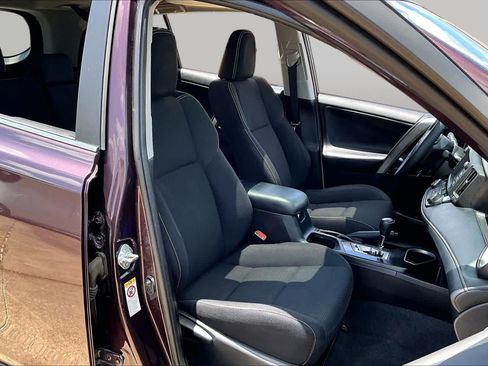 Used 2017 Toyota RAV4 XLE w/ Premium Special Value Package FWD image 9