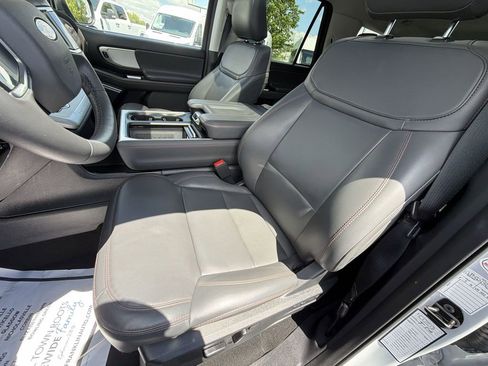 Used 2025 Ford Expedition Max Active AWD/4WD image 15