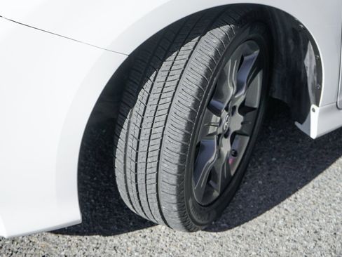 Used 2016 Toyota Sienna SE image 50