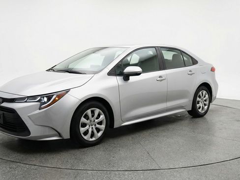 Used 2025 Toyota Corolla LE FWD image 3