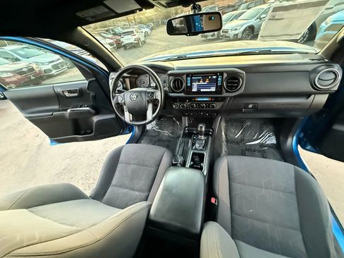 Used 2016 Toyota Tacoma TRD Off-Road w/ Premium & Technology Package image 21