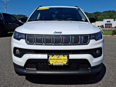 Certified 2022 Jeep Compass Latitude w/ Sun and Sound Group AWD/4WD image 2