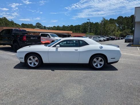Used 2023 Dodge Challenger SXT RWD image 8