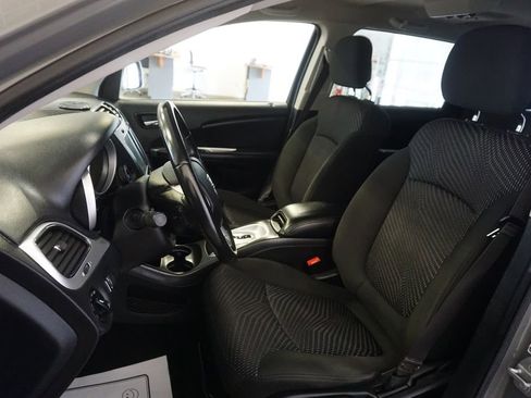 Used 2019 Dodge Journey SE FWD image 16