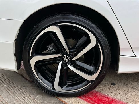 Used 2022 Honda Accord Sport image 9