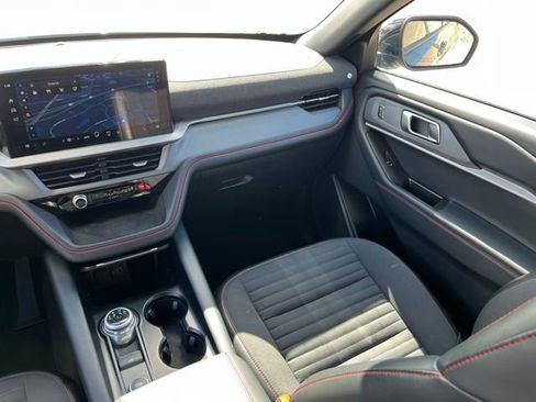 Used 2025 Ford Explorer ST-Line image 15