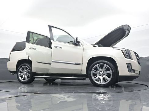 Used 2015 Cadillac Escalade Premium AWD/4WD image 61