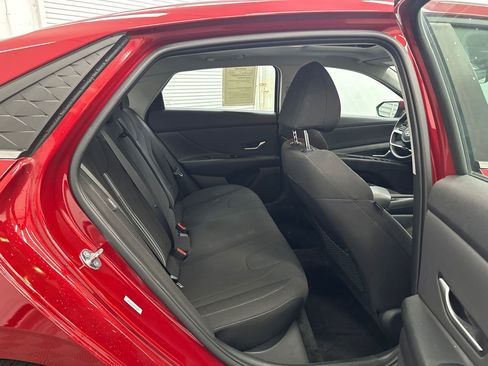 Used 2025 Hyundai Elantra SEL w/ Cargo Package FWD image 15