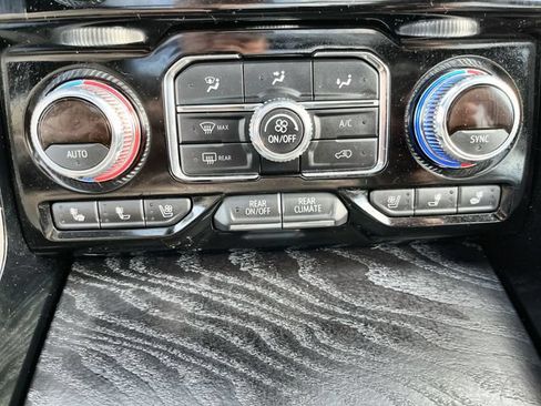 Used 2021 GMC Yukon Denali w/ Denali Premium Package AWD/4WD image 18