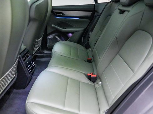 Certified 2025 Porsche Macan 4S Electric AWD/4WD image 21