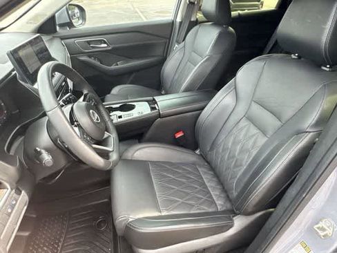 Used 2024 Nissan Rogue Platinum w/ Platinum Premium Package FWD image 13