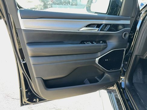 New 2026 Jeep Grand Wagoneer Limited AWD/4WD image 8