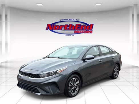 Used 2023 Kia Forte LXS FWD image 3