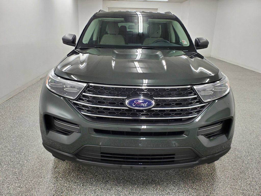 Used 2023 Ford Explorer XLT AWD/4WD image 2